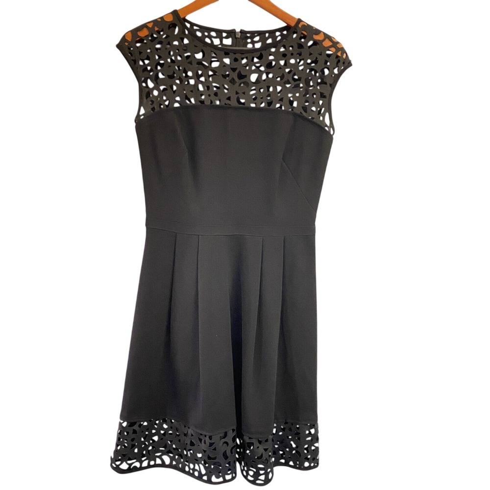 Lauren Ralph Lauren Black Laser Cut Sheath Dress Cap Sleeve Sheath Size 4‎